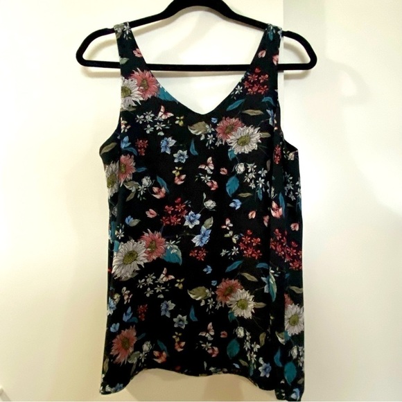 🎈Essentials by Ritmans black floral  tops. M size - Picture 3 of 5